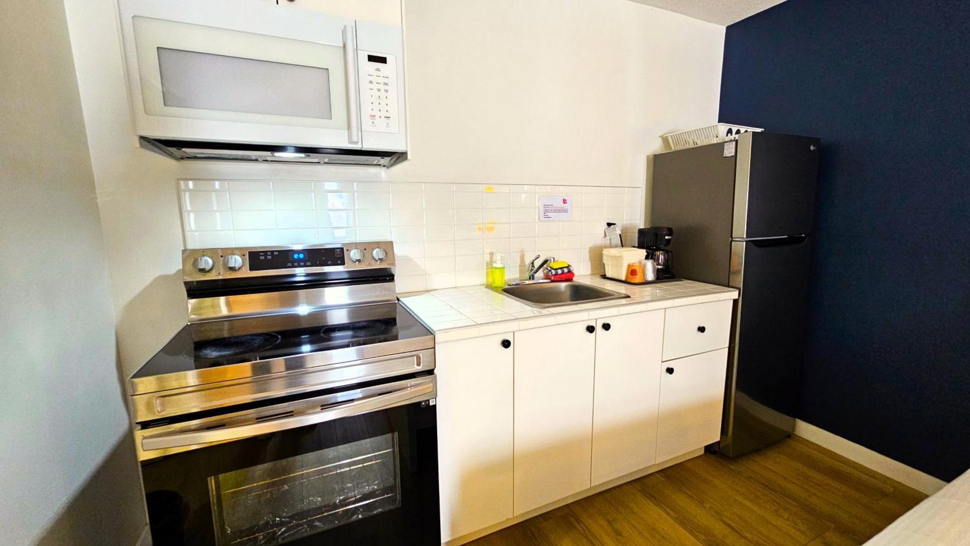 Cloud 9 Inn Whitecourt Zewnętrze zdjęcie
